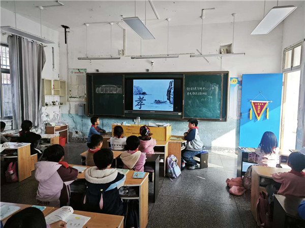 重阳传孝善,河小学子在行动