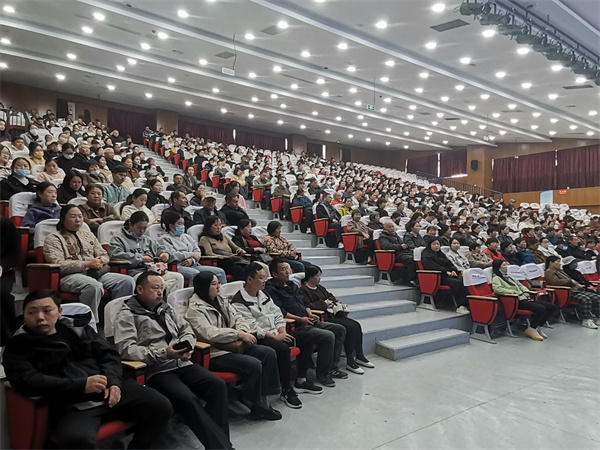 启迪心智润无声 家校共育花自开——盱眙县五墩实验小学二年级家长会暨南京