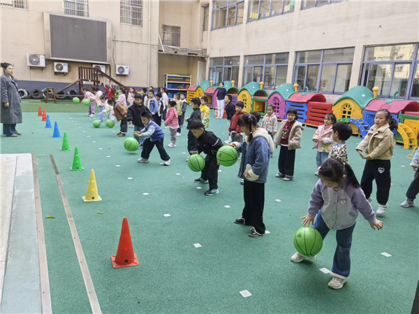 阳光正好,童趣飞扬——盱眙县第三实验幼儿园开展体适能训练活动