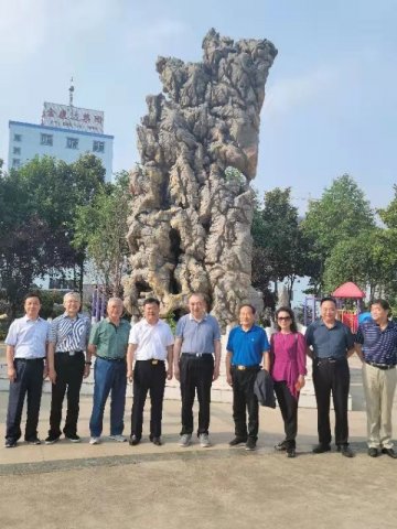 江苏省扶贫开发与老区建设三会“滴水.筑梦” 助学扶贫工程捐赠发放仪式在盱眙县五墩小学举行