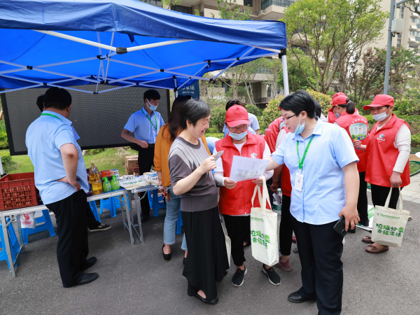 学党史办实事 垃圾分类我示范