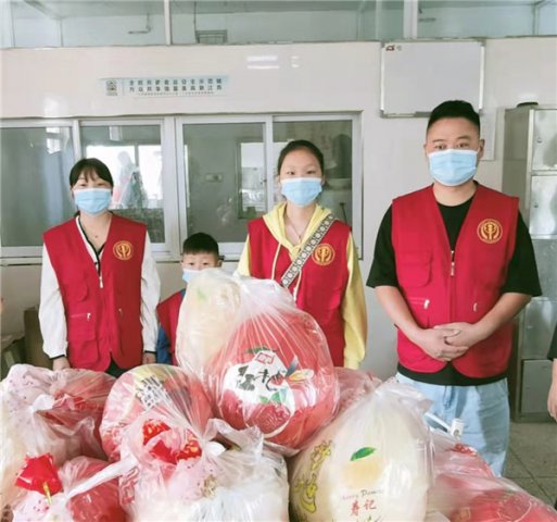 爱心企业总经理张家明中秋节慰问维桥敬老院老人