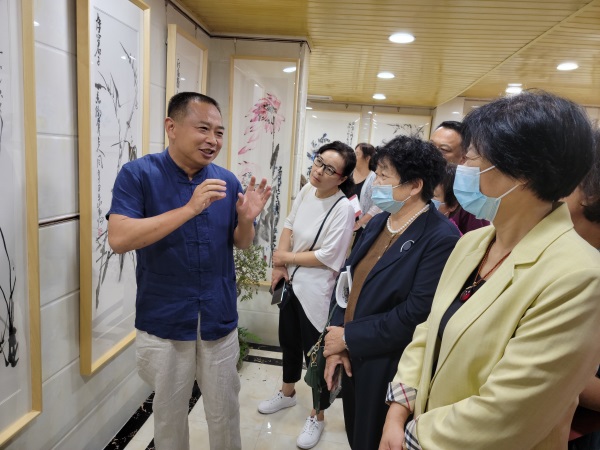 淮安市举办“欢度国庆”朱传宏书画展