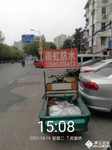 京口城管接市民举报迅速清理僵尸车！