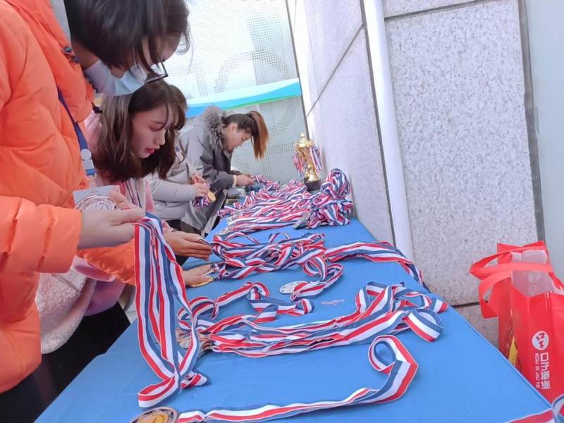 魔方转起来 风采亮出来——淮安成功举办全市第四届青少年魔方大赛