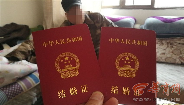 女子带父亲与婆婆登记领证，圆母亲遗愿