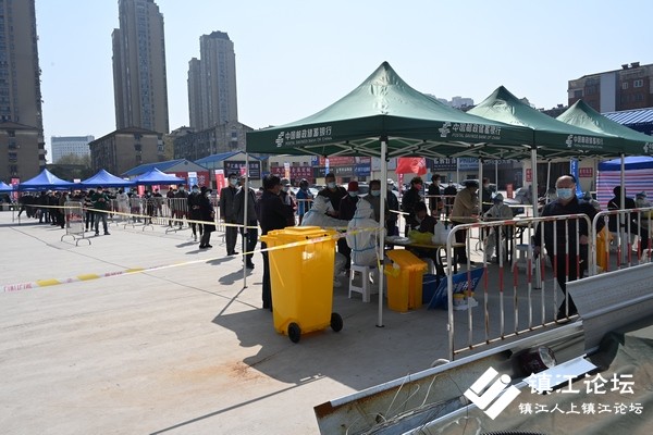 我在金桥社区全员核酸检测现场