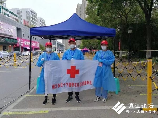 红十字雷锋车队志愿者助力全员核检维序查码无差错