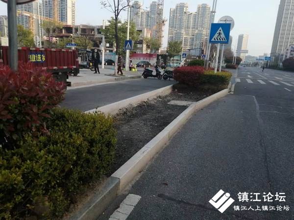 镇江李家山路路口“空置花坛”原因有回复！