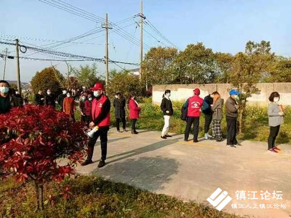 丹徒谷阳庄泉村第三轮核酸检测速度快、不扎堆、井然有序