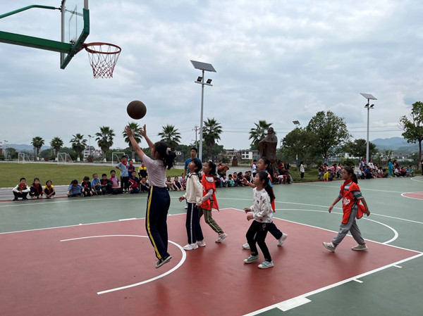 赣县区江口中心小学：助力双减 ，“篮”出活力     