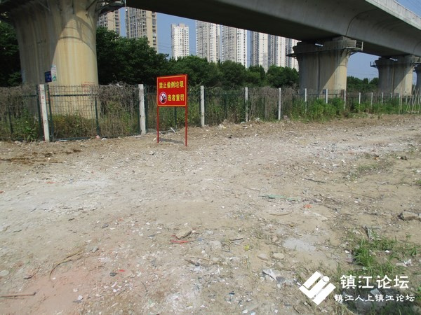 丁卯康馨路上海量垃圾清走了！为“攻坚办”点赞！
