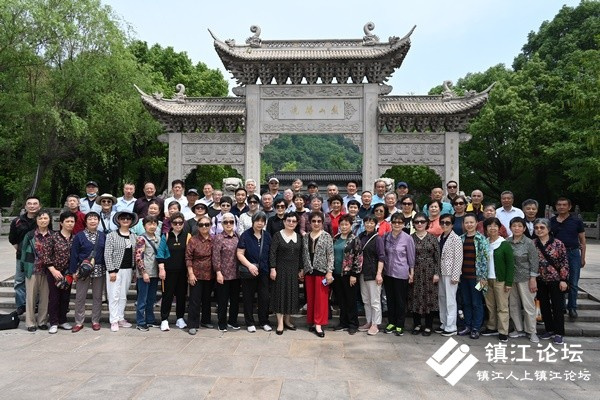 重游风景点  吸氧观古迹  焦山迎来“老知青”