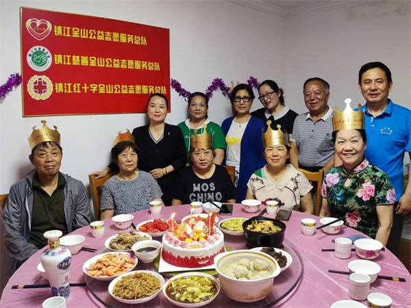 红十字志愿者陪伴我走过10年