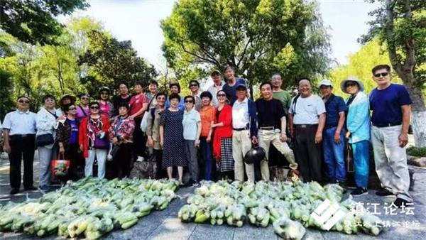 爱心助农一一公益扶困志愿者获点赞
