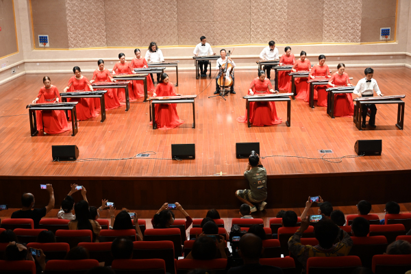  中央音乐学院张萌博士师生古琴音乐会在西津音乐厅举行