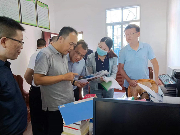 许传德一行深入信丰县调研指导森林防火工作
