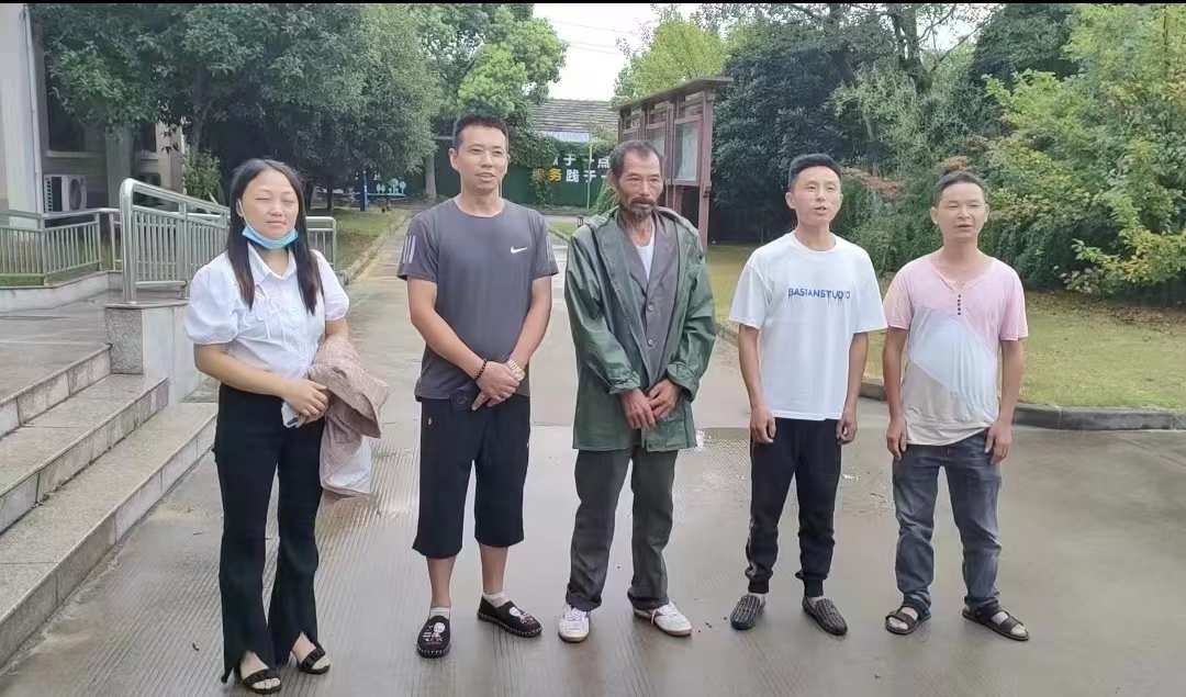   我市韩小云帮助在外漂泊23年流浪汉回家