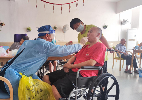 赣县为失能老人和特殊人群开启核酸检测“绿色通道”