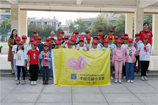 江滨实验小学举行“我是健康小天使”口腔保健主题讲座