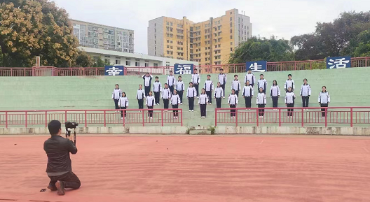礼赞新时代，奋进新征程