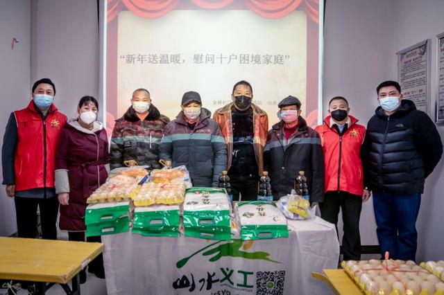 爱心企业慰问金桥社区困境家庭