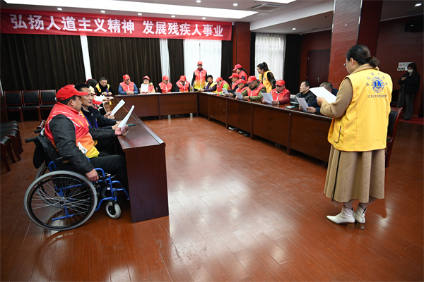 百年润阳服务队志愿者携手金凤凰残疾人艺术团开展致新春读书会