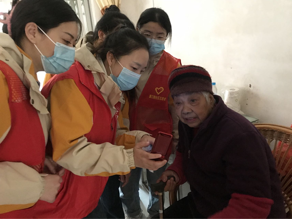 赣州市章贡区：他们这样学雷锋
