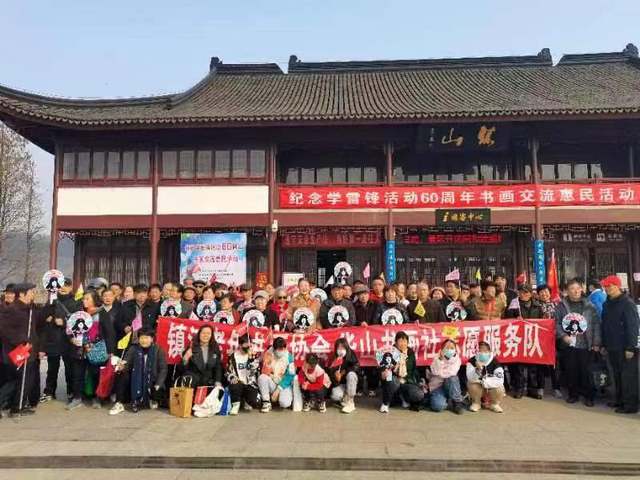 耄耋挥毫颂雷锋，少年弄墨践精神一一银发书画志愿者艺展风采获点赞