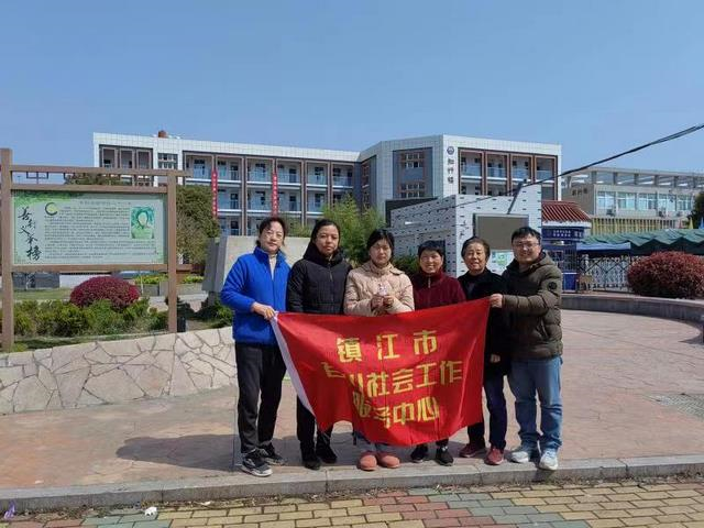 携手同行 有爱无碍一一心理咨询师及志愿者服务于残障家庭