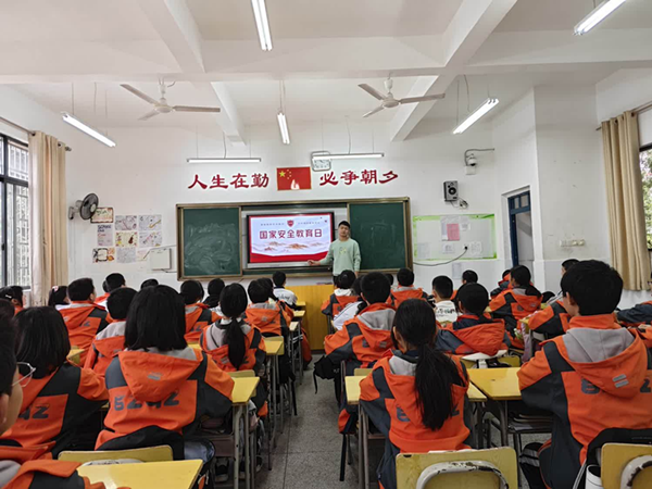 赣州七中开展“全民国家安全教育日”主题宣传教育活动  ​