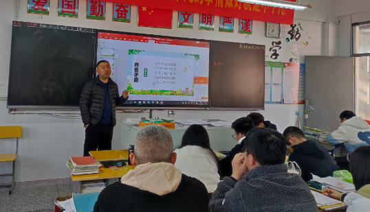 扬州公道中学：开展“人际交往”主题班会