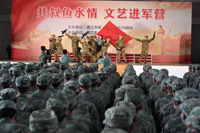迎“五一”双拥艺术团赴军营演出