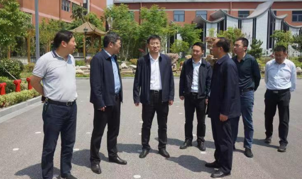 邗江区委副书记、副区长施伟来公道中学调研