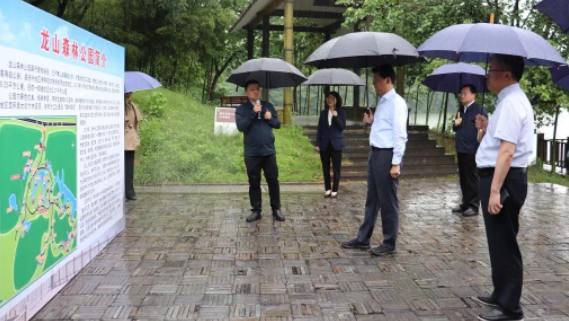 扬州市委书记王进健来仪征市青山镇开展调研