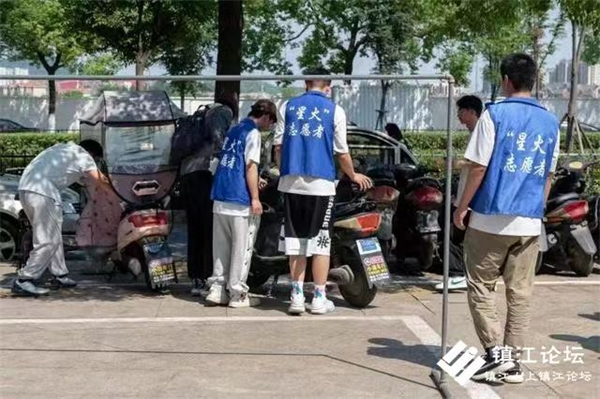 大学生联手山水公益团队参与社会实践活动