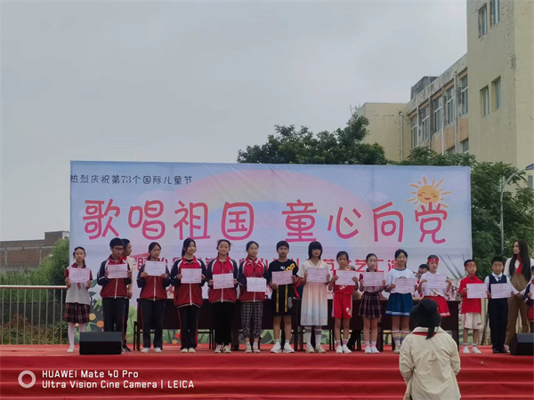 六一汇演颁奖.jpg