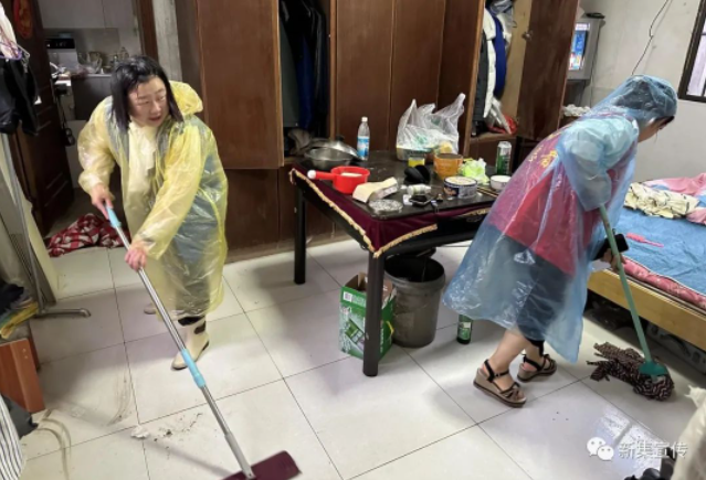 大雨无情人有情 情系村民暖人心