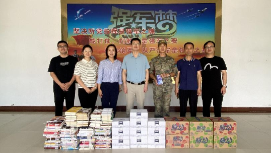 仪征市文体旅局：文化进军营 书香传真情 