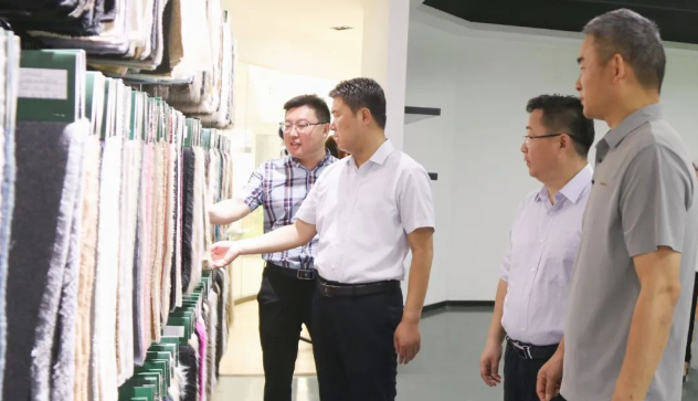 扬州市委宣传部常务副部长沈文杰来仪征新集走访调研文化企业