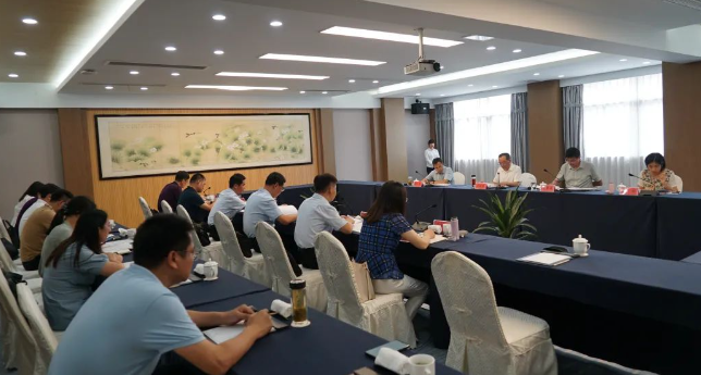 扬州市委组织部副部长、编办主任许德奎来枣林湾走访调研