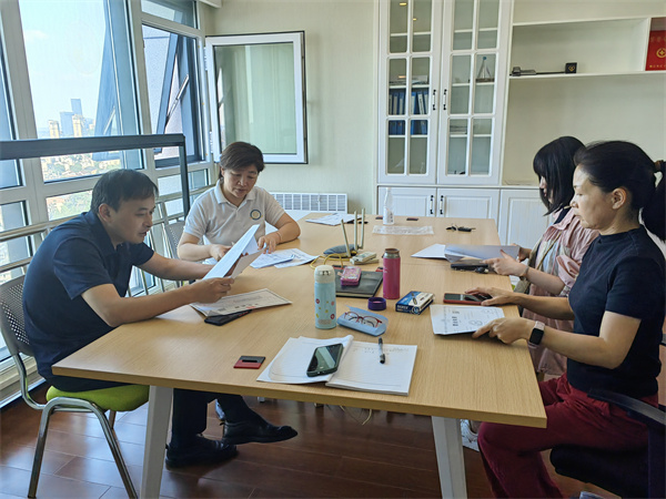 镇江黄丝带公益服务社召开急救物资采购议标会
