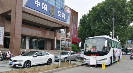仪征市交通运输局：挽臂献血 传递爱心