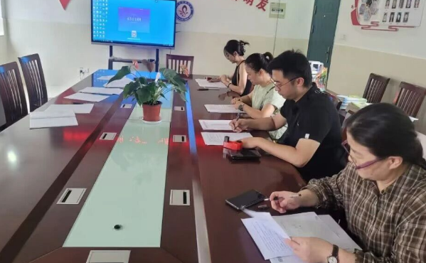 维扬实小教育集团四季园分校：举行外聘社团教师签约仪式