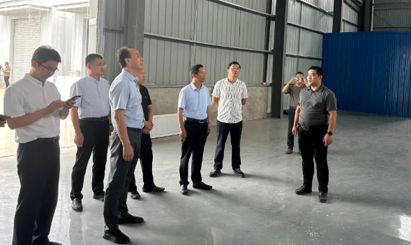 省农业农村厅机关服务中心主任吴宏敬带队来仪征枣林湾考察