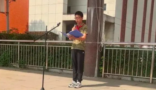德育之光照校园 法治安全记心间