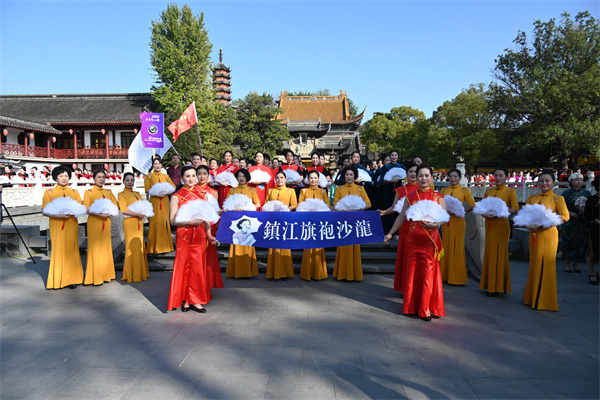 全市500名旗袍沙龙金秋快闪走秀场面壮观美爆屏