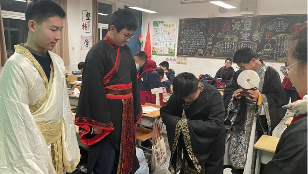 品历史风云 演人生百态