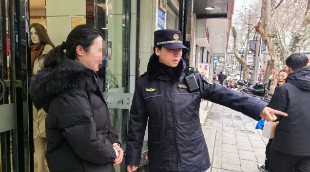 仪征市城市管理局：整治店外经营，提升市容环境