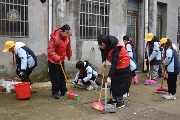 盱眙县桂五镇中心小学开展学雷锋活动